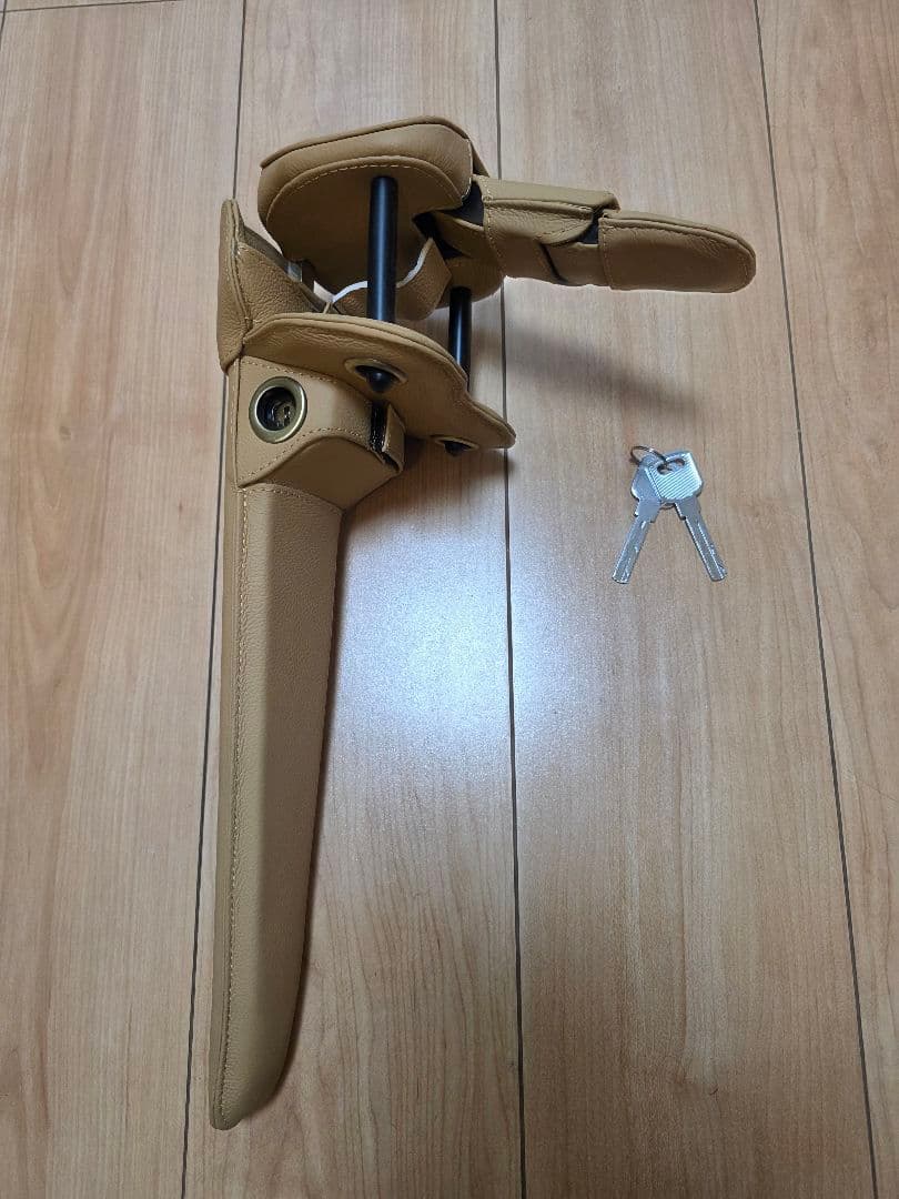 TOM'S ステアリングロック ベージュ 鍵付き