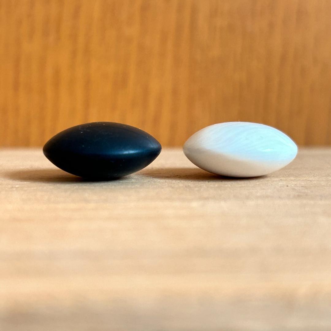 本榧碁盤 碁石＜本蛤白／本那智黒＞ 碁笥＜本桑＞