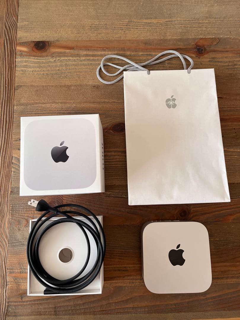 【美品】M4 Mac mini 16GBメモリ 256GB SSD Mac mini, 2024, Apple M4, 256GB SSD, 16GB RAM, 10-core GPU, Silver