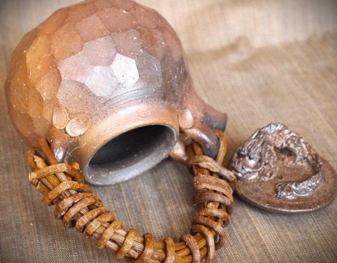 新品☆竹内靖之【師：山本陶秀】備前龍摘み籐手付き面取り