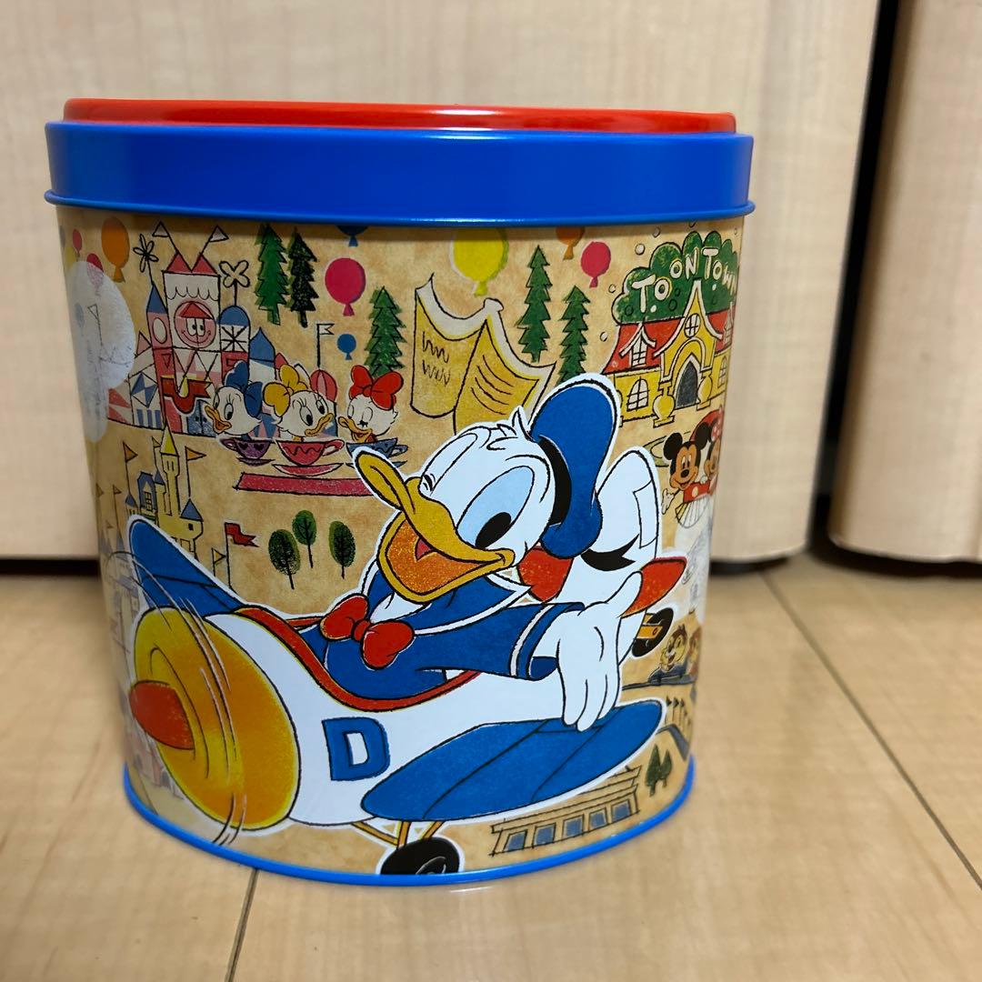 ディズニー お菓子 空き箱 チョコクランチ 缶 2011年 ドナルド - メルカリ