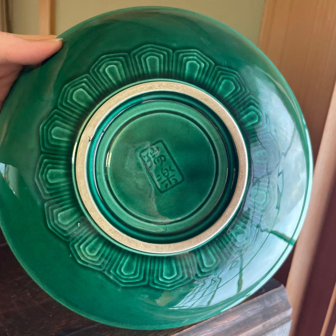 緑色の花柄浮彫り陶器ボウル