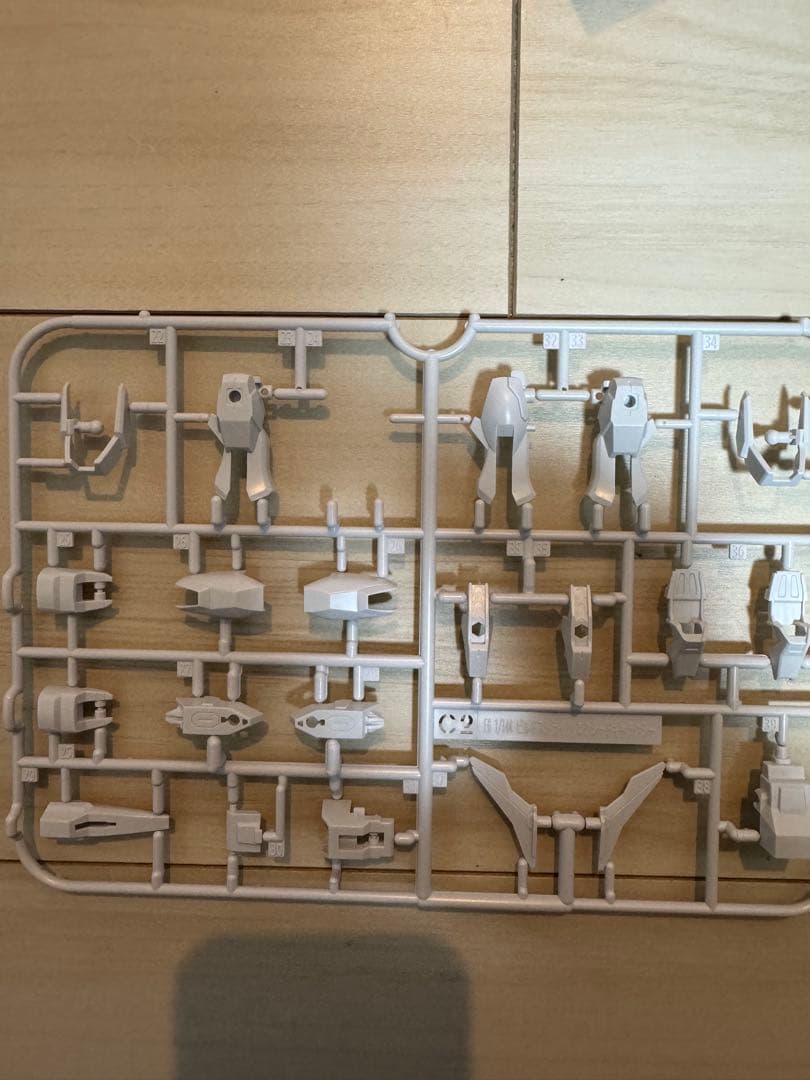 隆*山様 【ジャンク扱い】RE/100 1/100　ガンダムリンドヴルム　まとめ