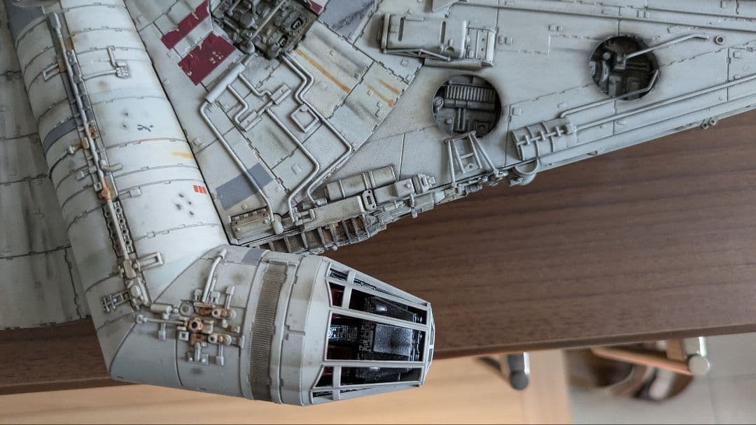 ミレニアム・ファルコン 1/72 完成品　レベル社製