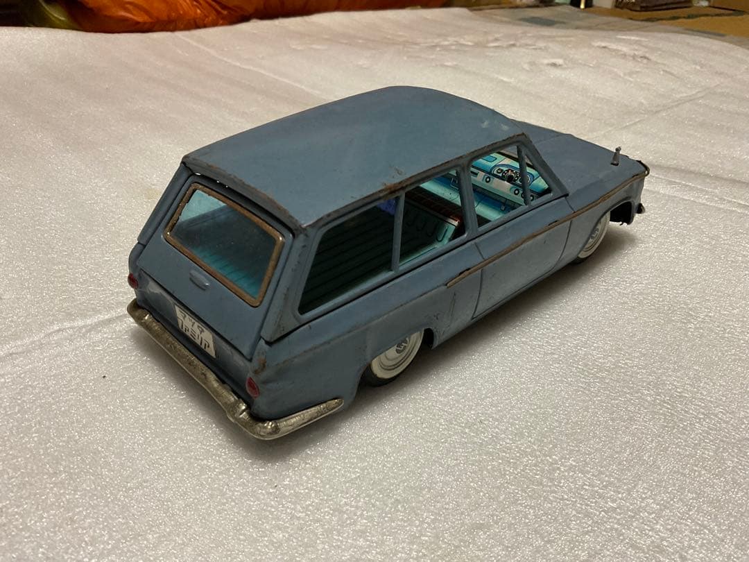 マツダ・ファミリアバン／ブリキカー。【年代不明？箱無し、ミラー取れ】。