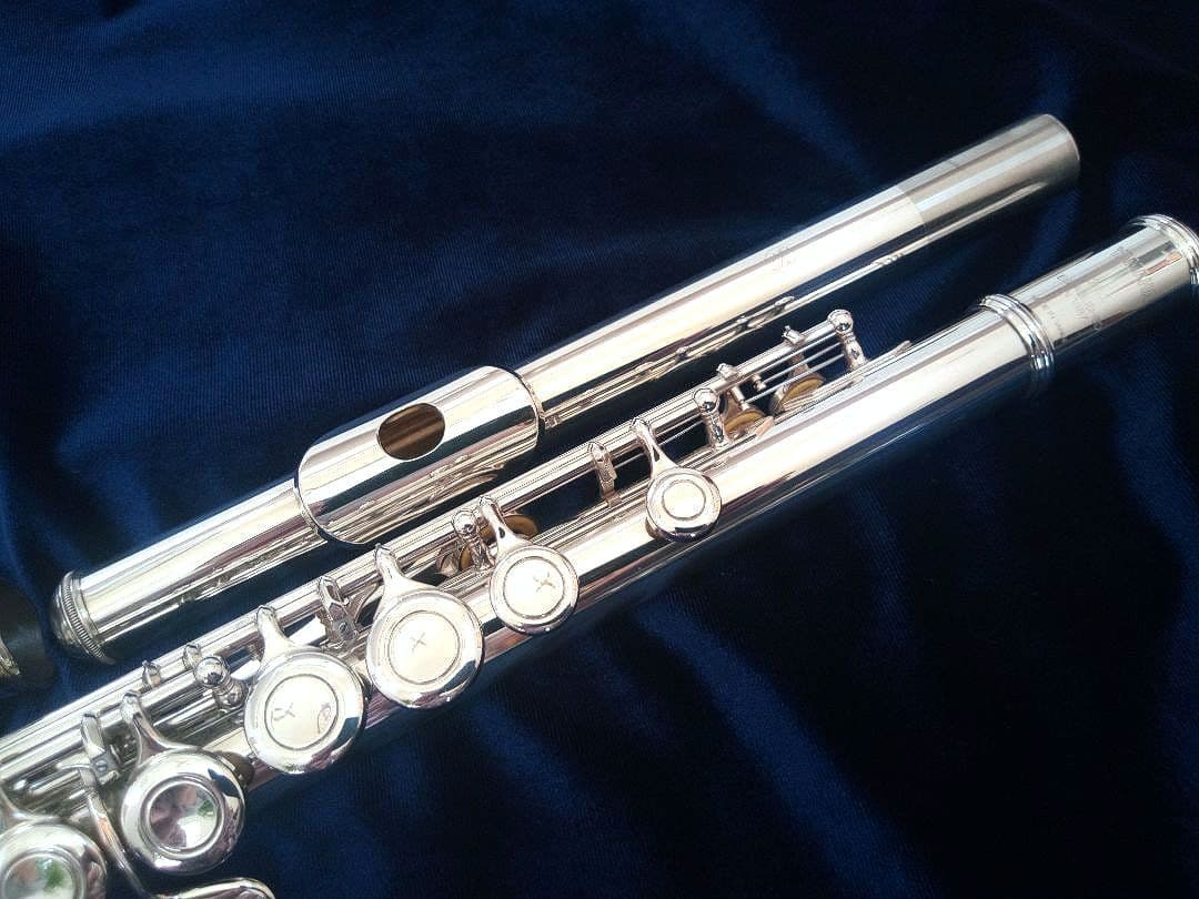 ♦最終価格♦ほぼ未使用♦後期モデル♦リップ銀♦ヤマハフルートYFL211PS