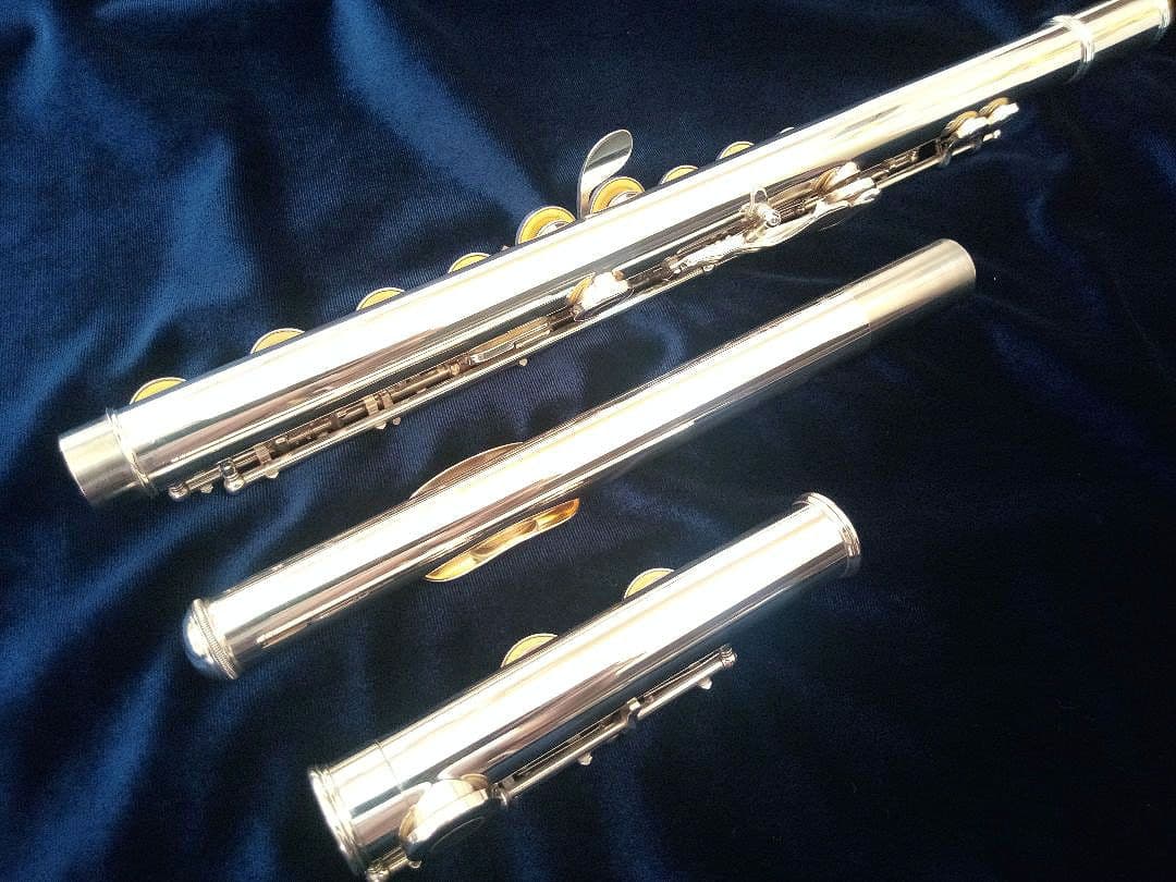 ♦最終価格♦ほぼ未使用♦後期モデル♦リップ銀♦ヤマハフルートYFL211PS