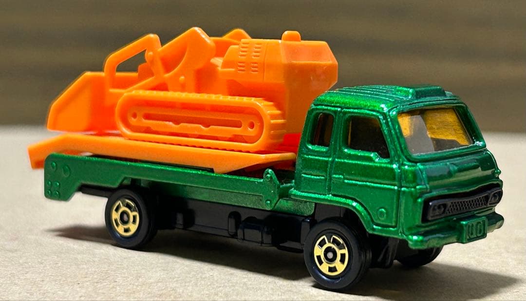 トミカ UD コンドル ブルドーザーキャリア