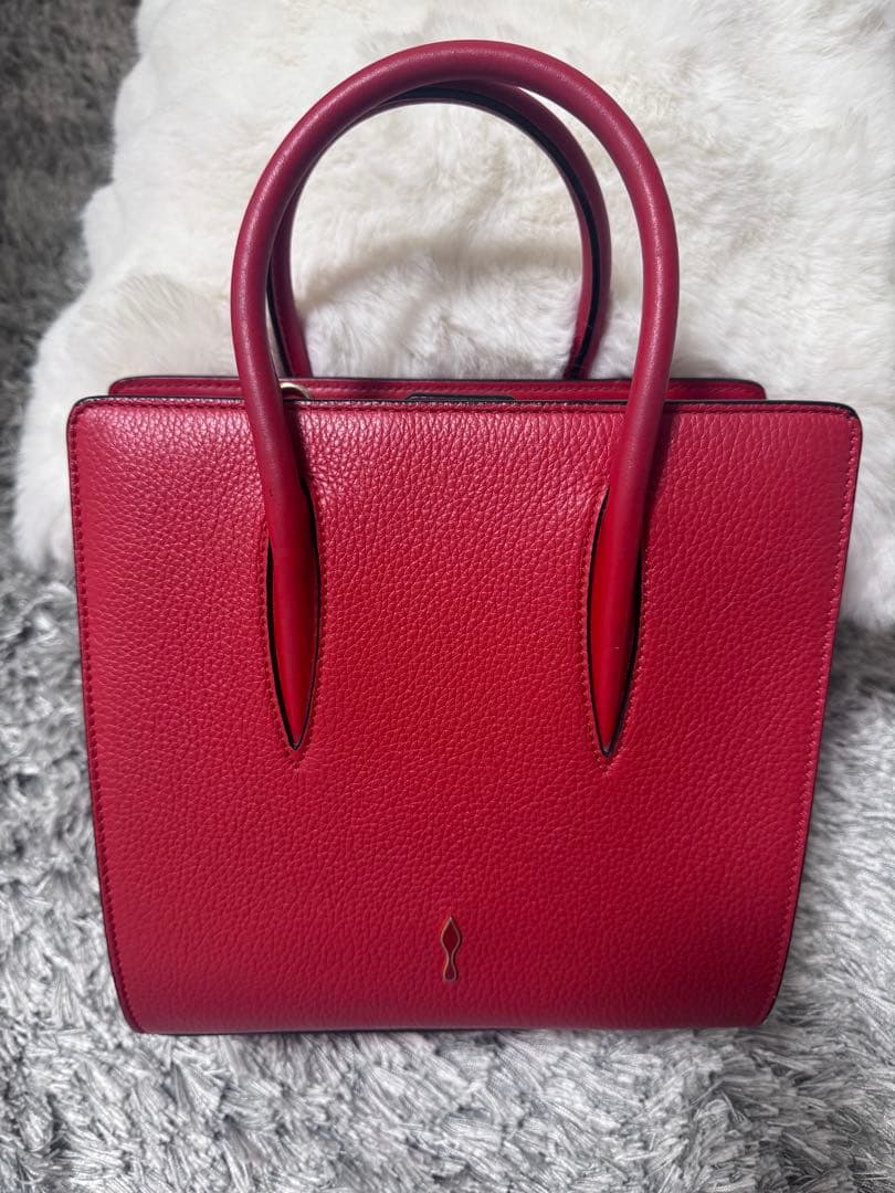 クリスチャンルブタン スタッズ付き赤レザーハンドバッグ