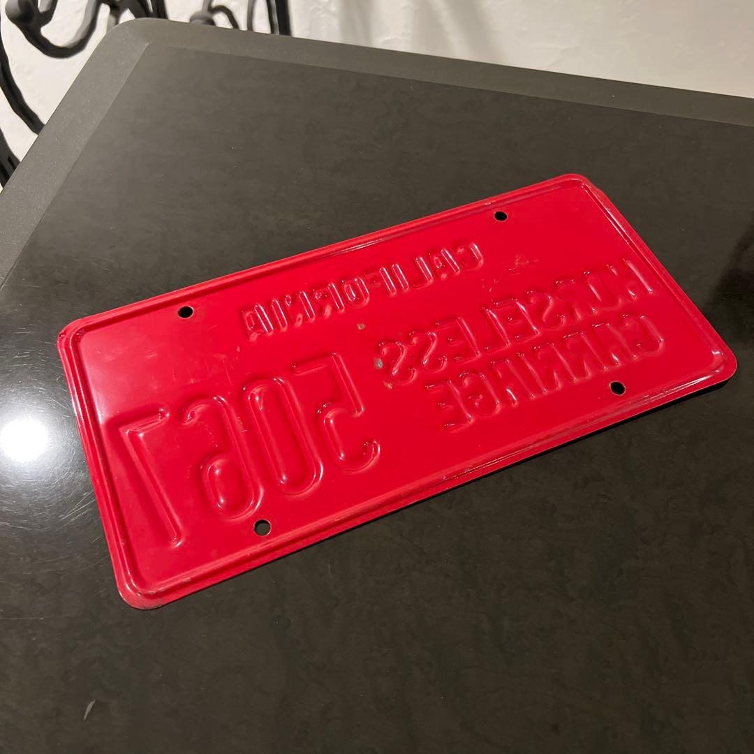 激レア】ライセンスプレート【赤】カリフォルニアHORSELESS