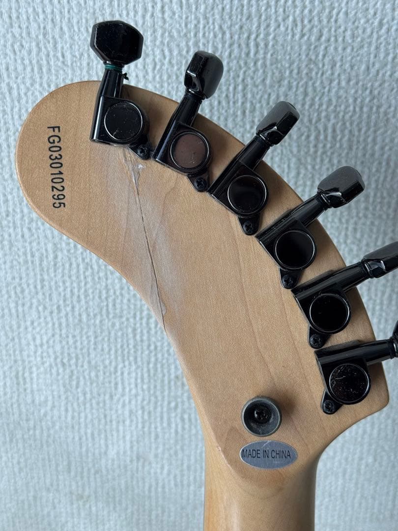 FERNANDES ZOー3芸達者　トレモロアーム付き　修復有り。