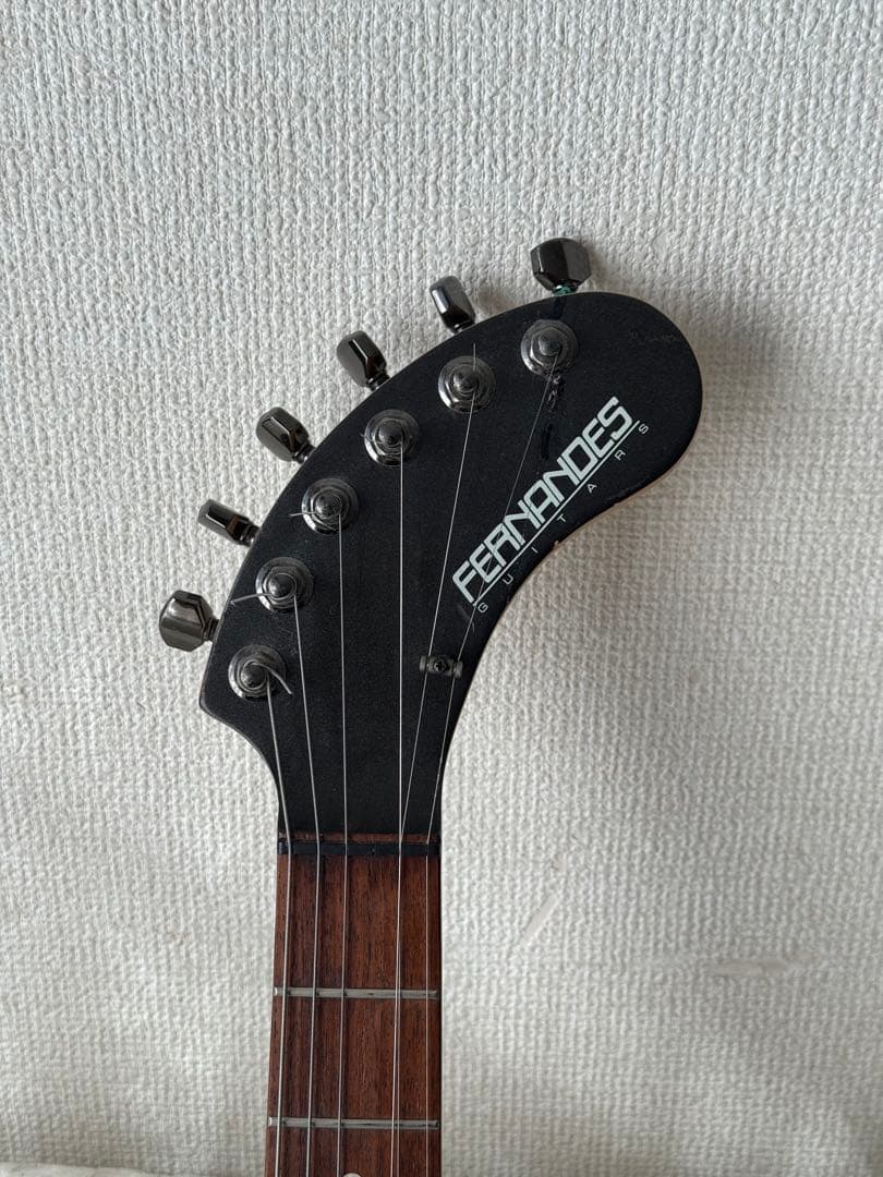 FERNANDES ZOー3芸達者　トレモロアーム付き　修復有り。