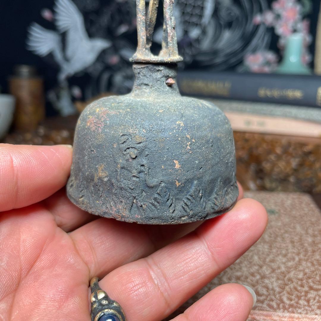金属製 人形形状の鐘 ちいさな音が鳴るハンドベル 古道具 骨董