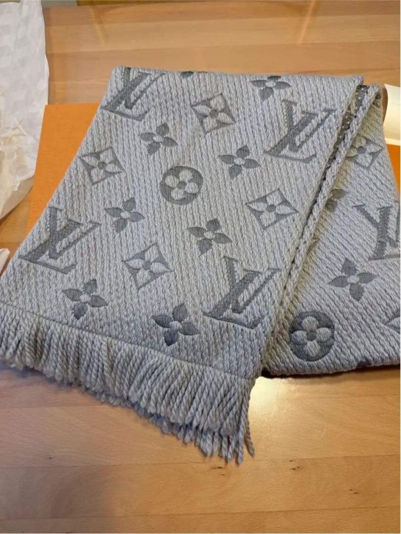 LOUIS VUITTON グレー マフラー フリンジ付き Louis Vuitton グレー
