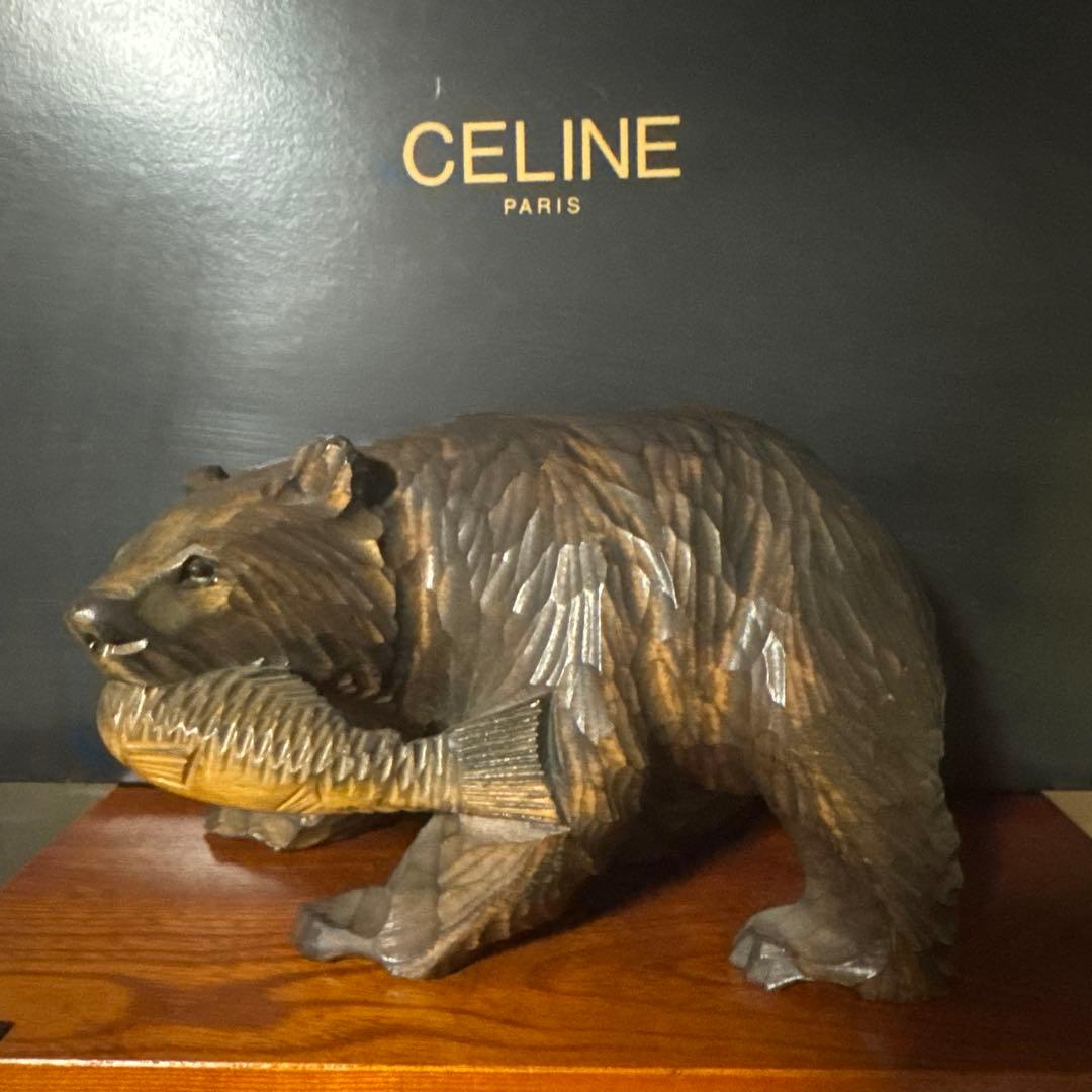 クマと魚の木製彫刻 約30cm 期間限定出品 - メルカリ