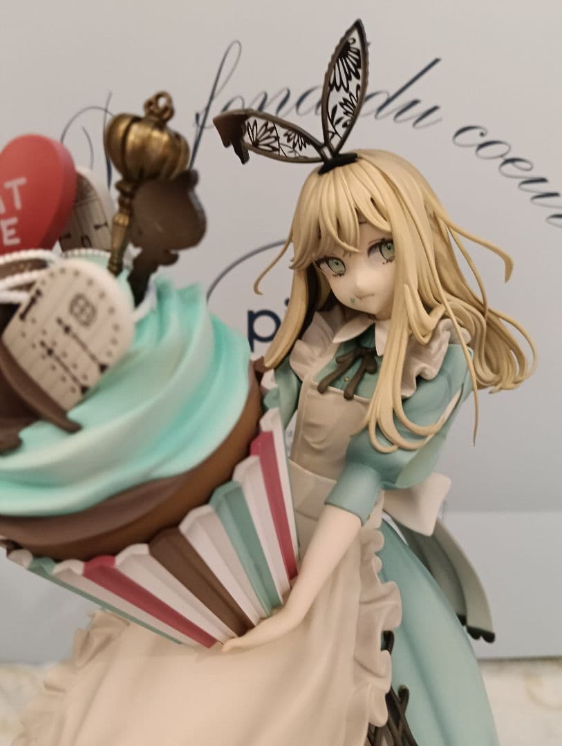 新品同様赤倉イラスト 不思議の国のアリスフィギュア初音ミク好きにロリィタメイド