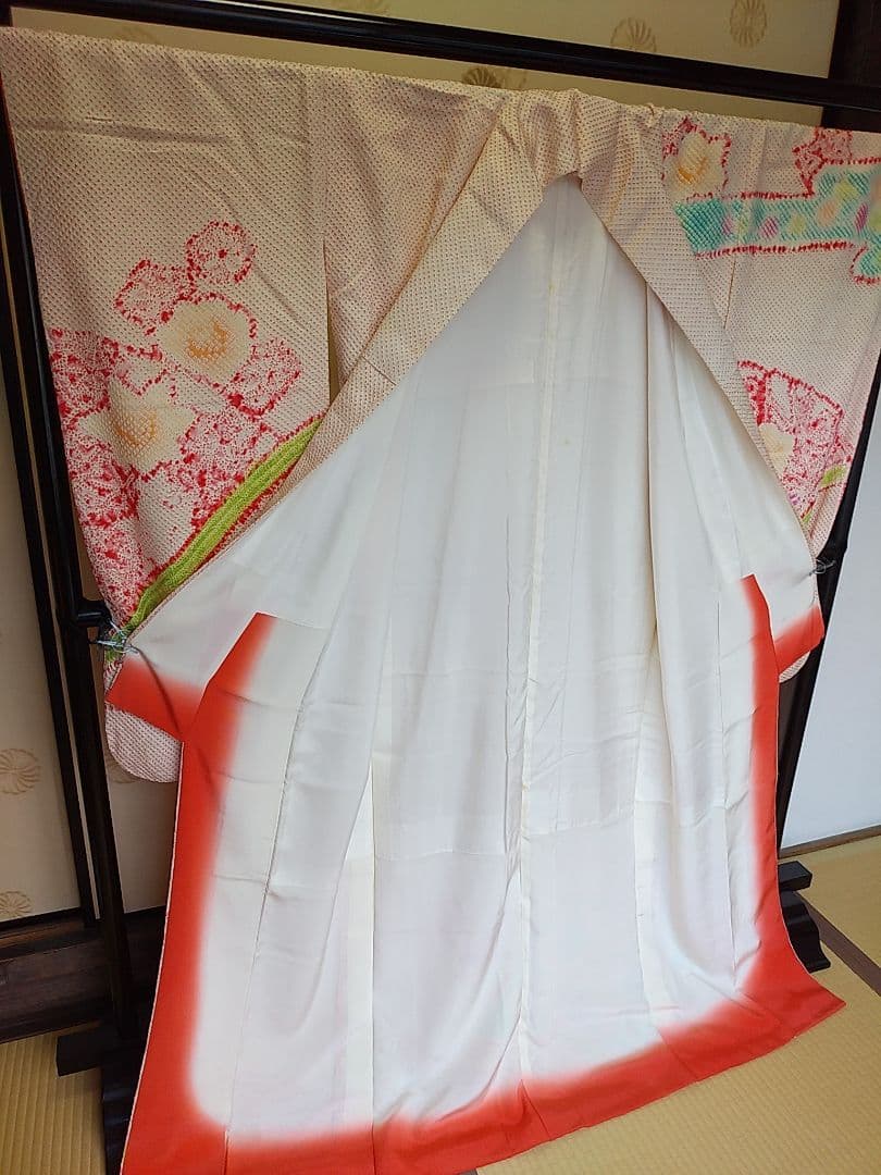 PK-16/25　振袖　白地　朱・緋(あけ)色　総絞り　花柄　長丈167裄67