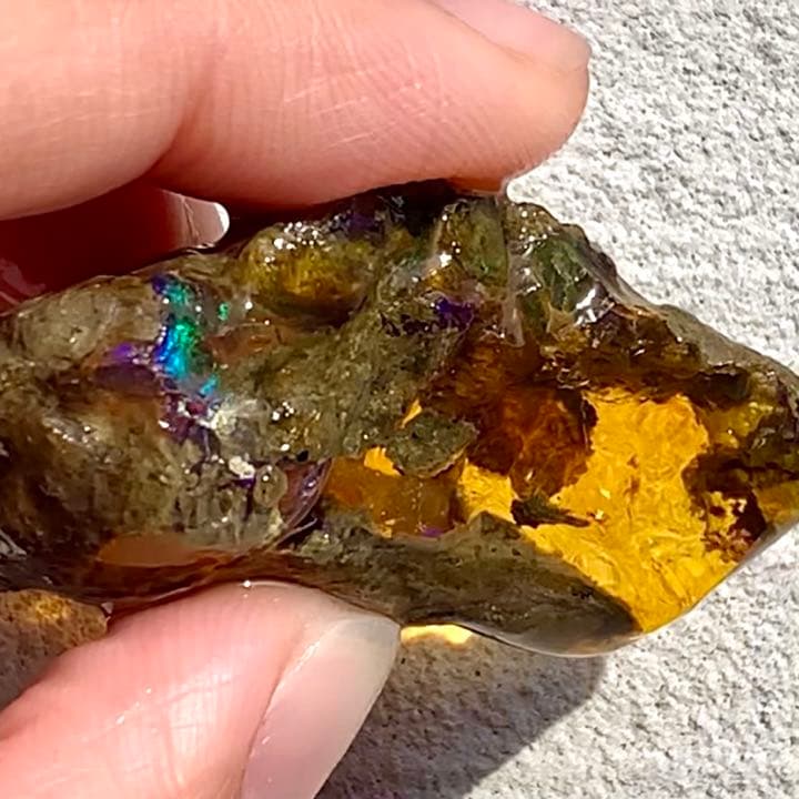 青い斑の浮かぶ魅力的なオレンジオパール74.5ct/ファイアオパール/鉱物標本 青い斑の浮かぶ魅力的なオレンジオパール74.5ct/ファイアオパール/鉱物