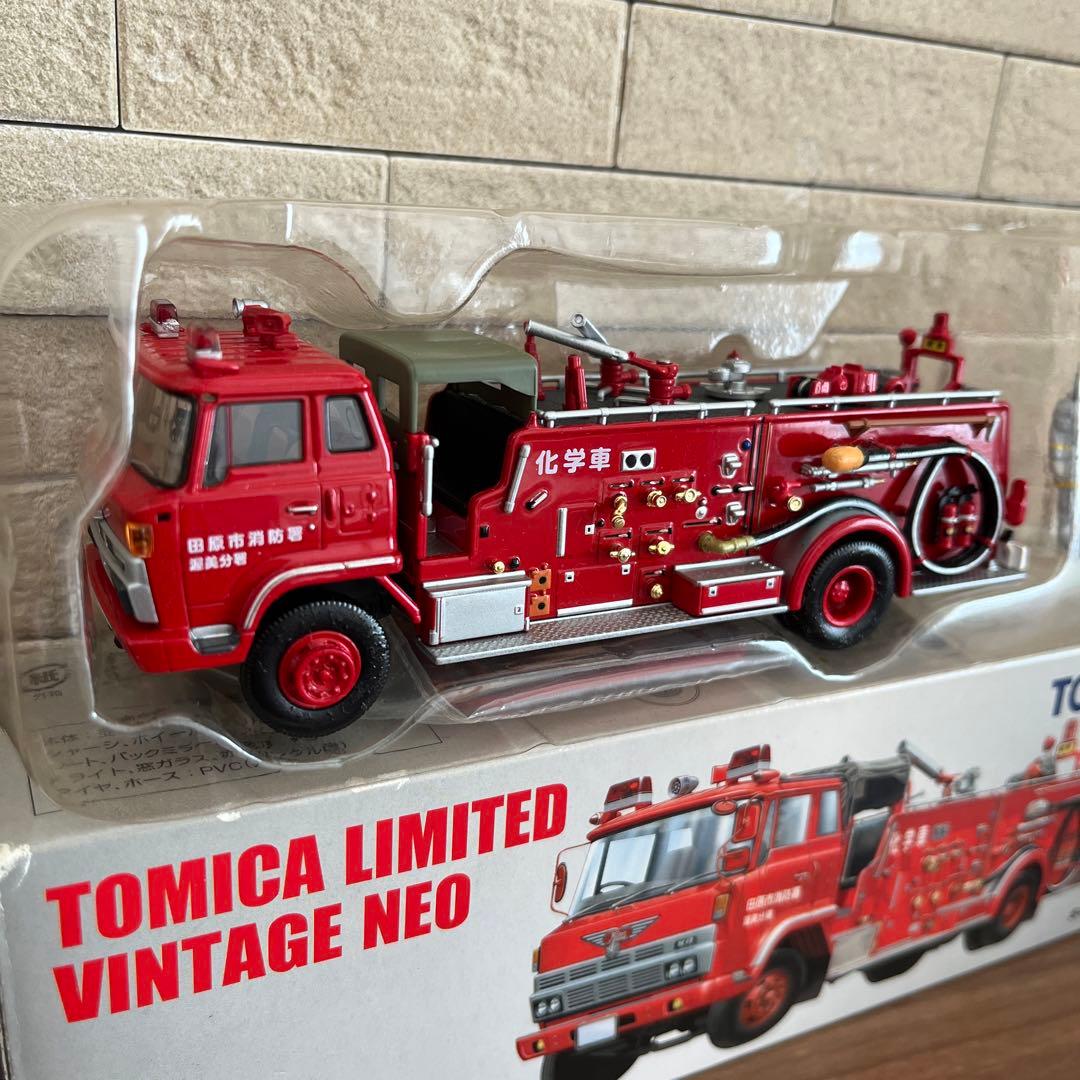 トミカリミテッドヴィンテージ ネオ 日野 化学消防車