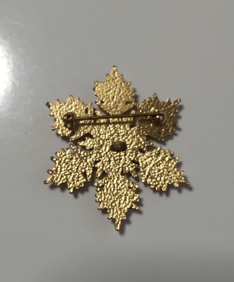 CHANEL シャネル ヴィンテージ 雪の結晶ブローチ - メルカリ