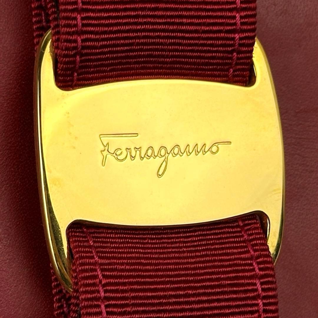 【美品】フェラガモ　ハンドバッグ　ヴァラリボン　ゴールド金具　バケツ　レザー　赤