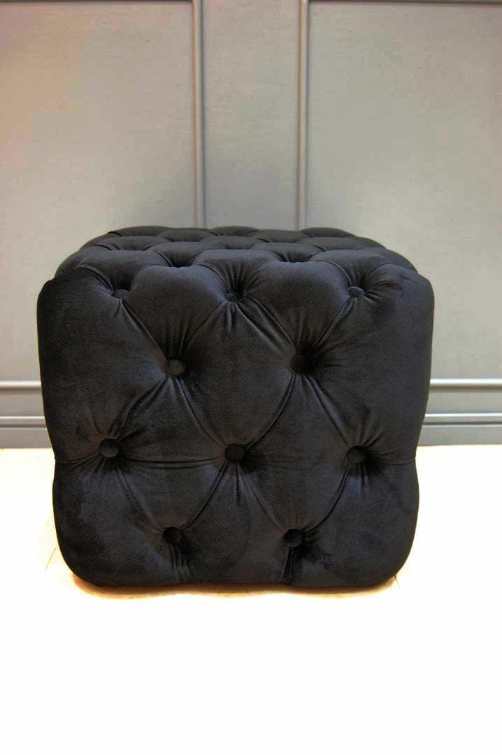 ボタン締めスツール チェスターフィールド モケット オットマン ブラック