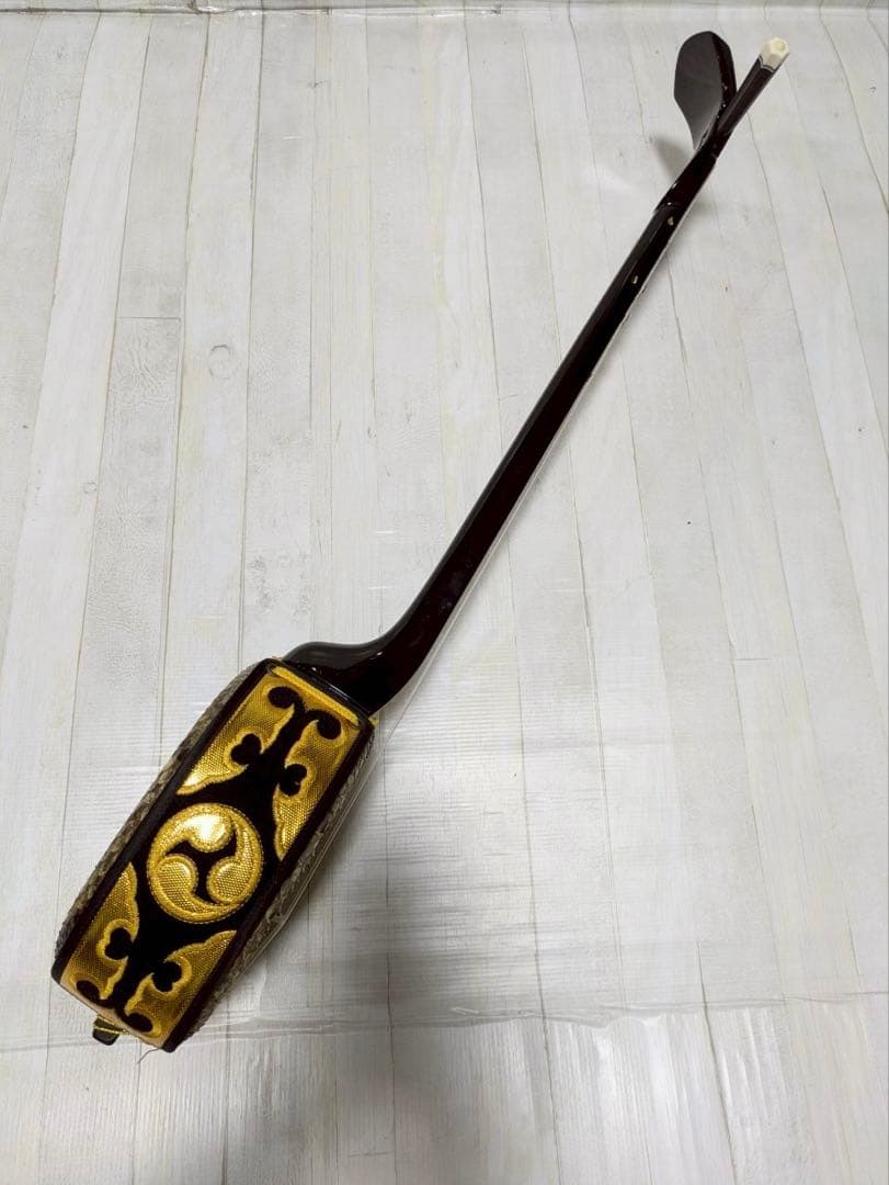 三線 胴 蛇皮（裏側破れ）【ケース付き】 訳あり