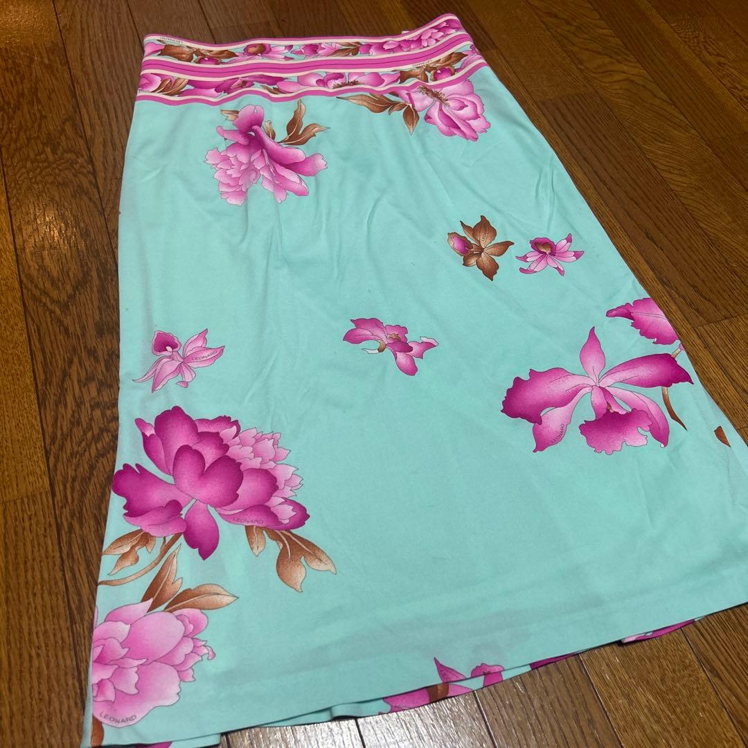 美品　レオナール　色味が最高に綺麗なスカート