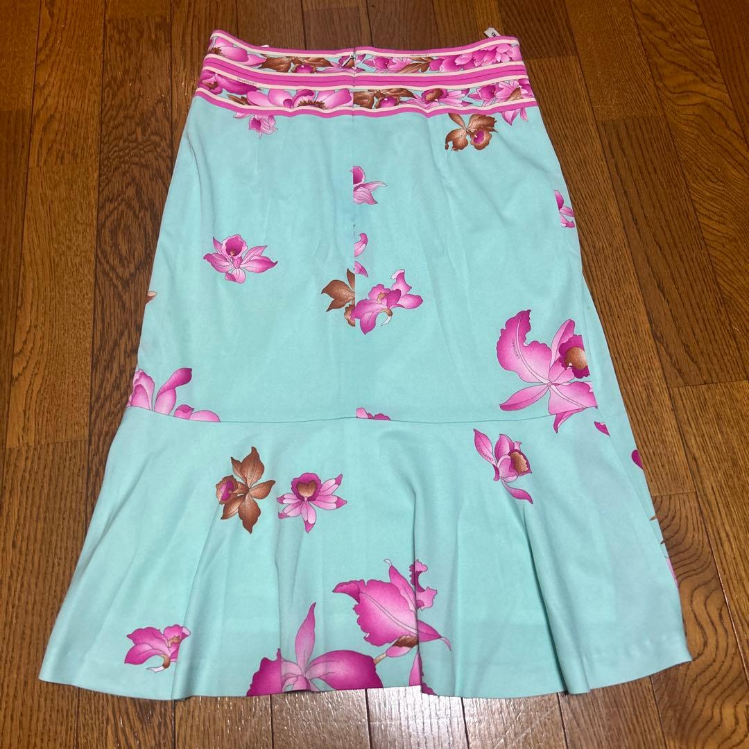美品　レオナール　色味が最高に綺麗なスカート