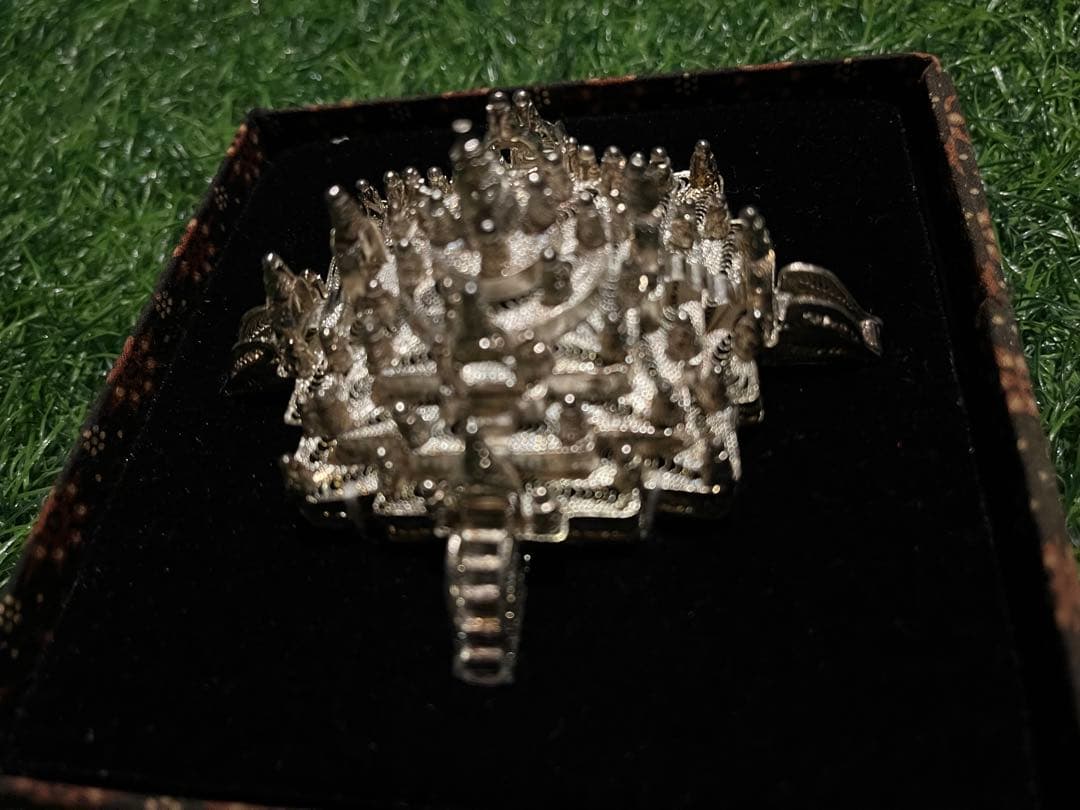 ボルブドゥール遺跡　銀細工