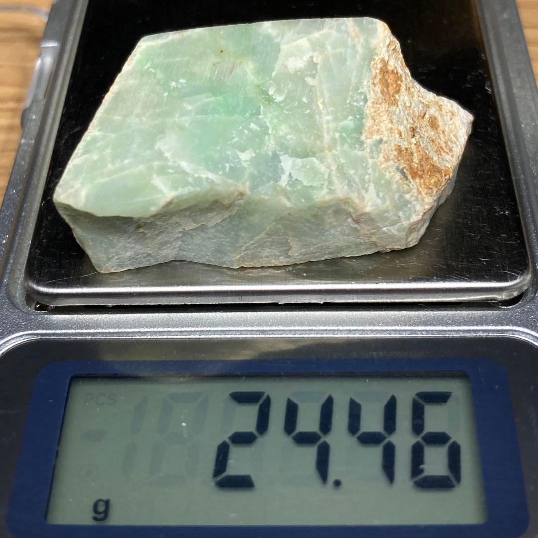 【貴重石】糸魚川翡翠　金山谷　ロウカン質 翡翠　山石　原石　24.4ｇ