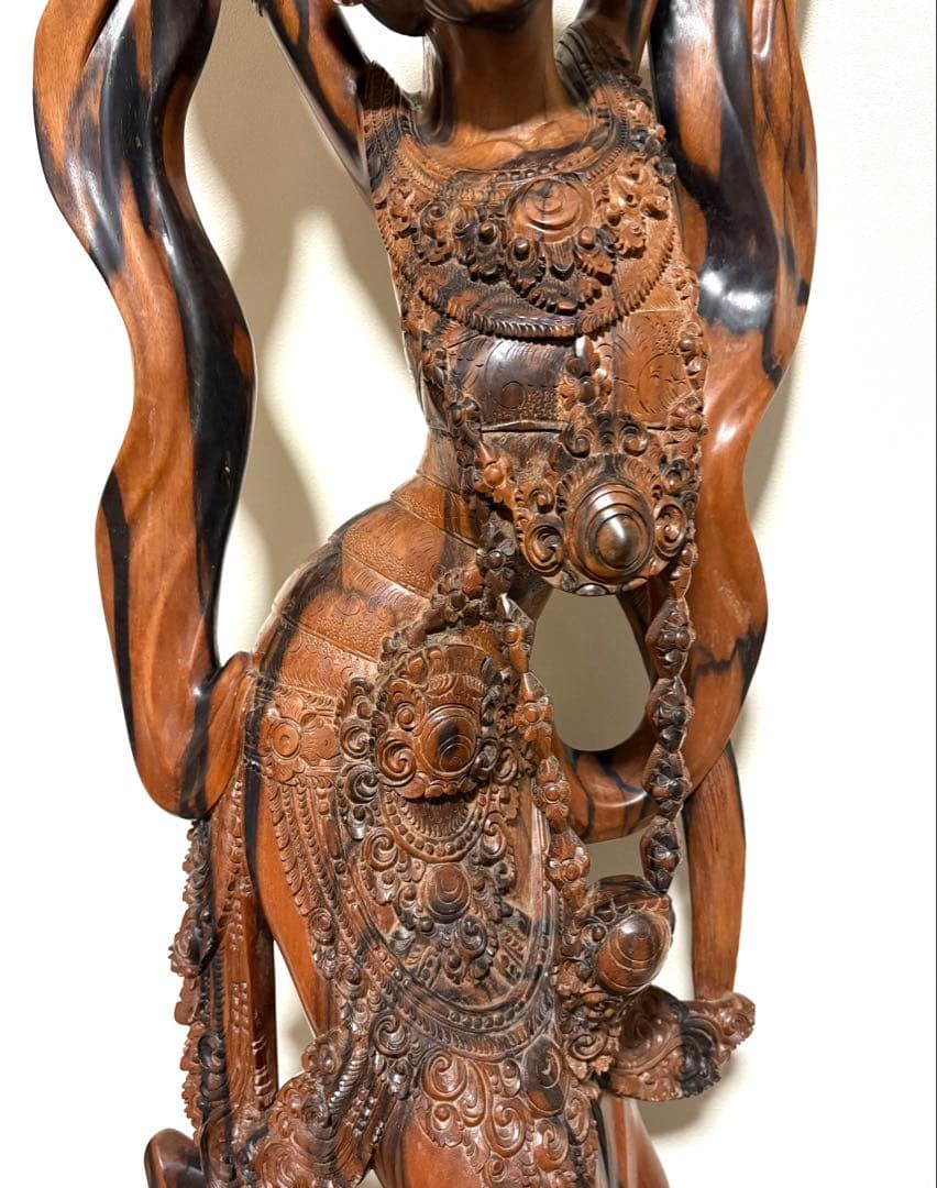 神秘的な踊り子／バリ 工芸品 女性像 仏像 木像 木彫 一本彫 神秘的な