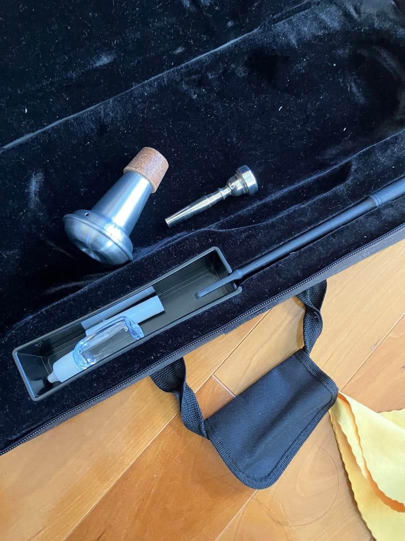 美品　トランペット　サイレンサー付き