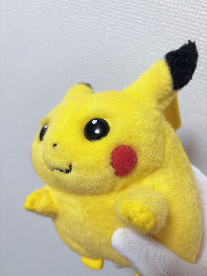 ゆ*ん様 初期 ピカチュウ ぬいぐるみ TOMY