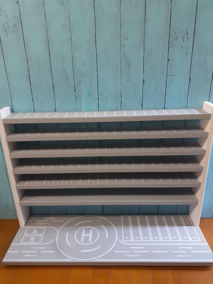 TAKA　最新版自作トミカ収納棚110台ロータリー交差点ヘリポート付