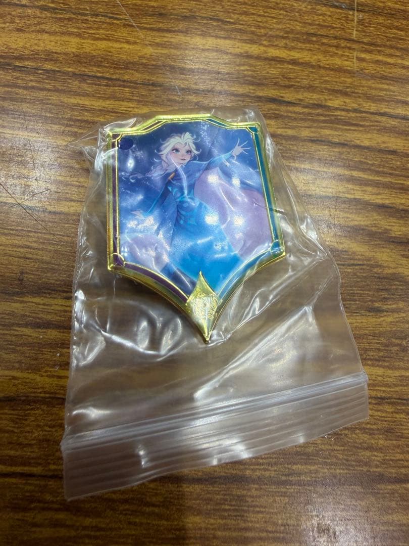 ロルカナ ピンバッジ エルサ - メルカリ