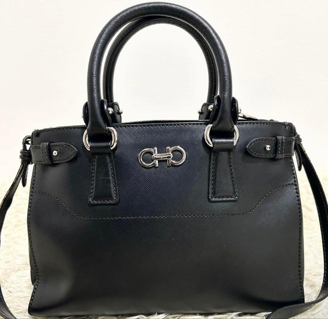 近年モデル フェラガモ ハンドバッグ 2way ガンチーニ サフィアーノレザー