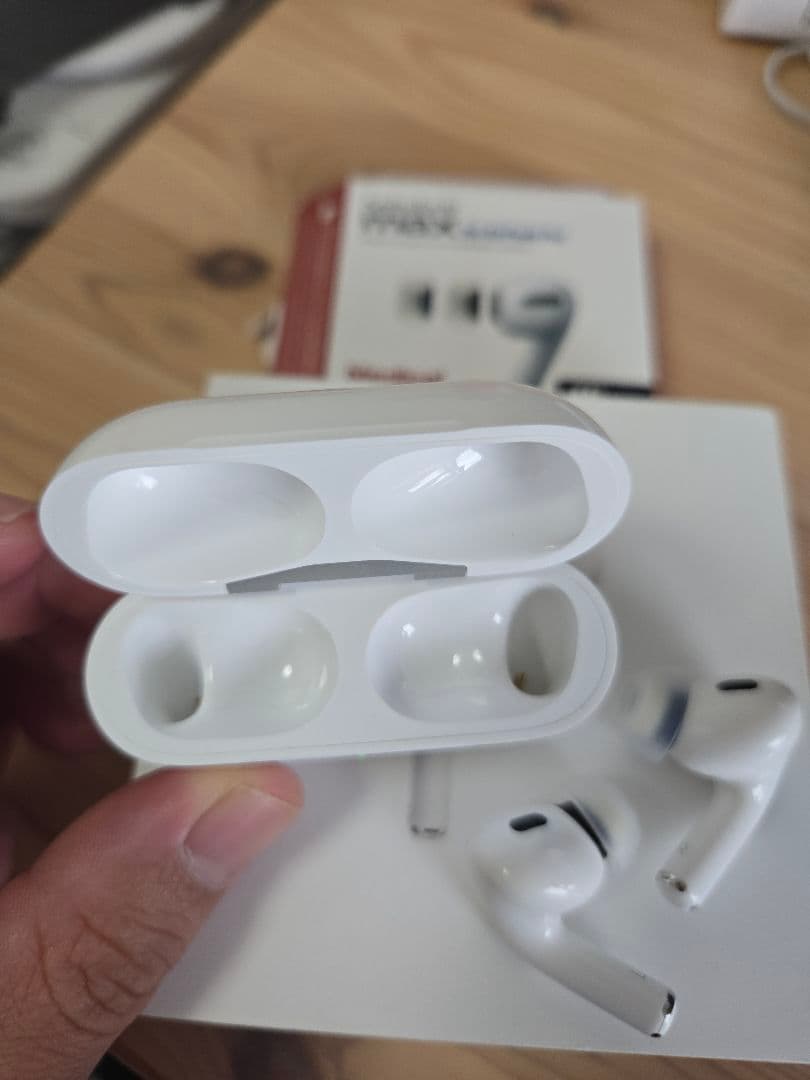 AppleCare付き】AirPods Pro 2本体 USBC &おまけ - メルカリ