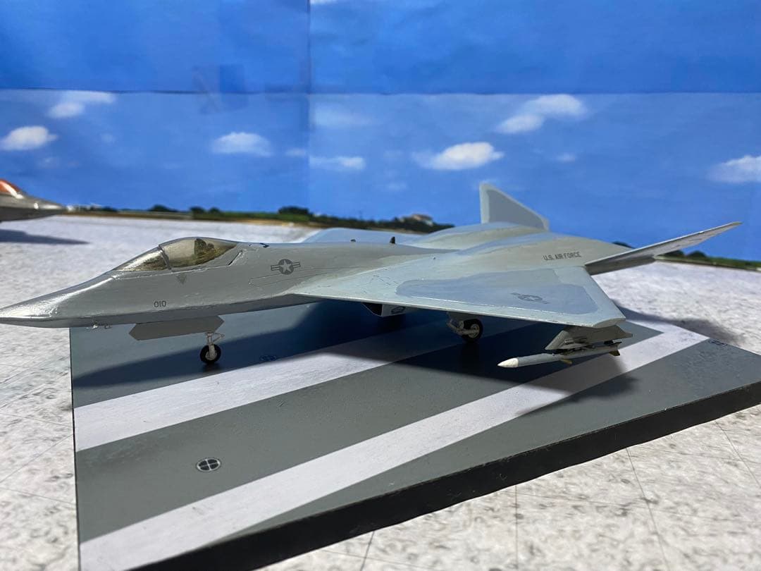 限定価格　YF-23 1/72スケール　プラモデル完成品
