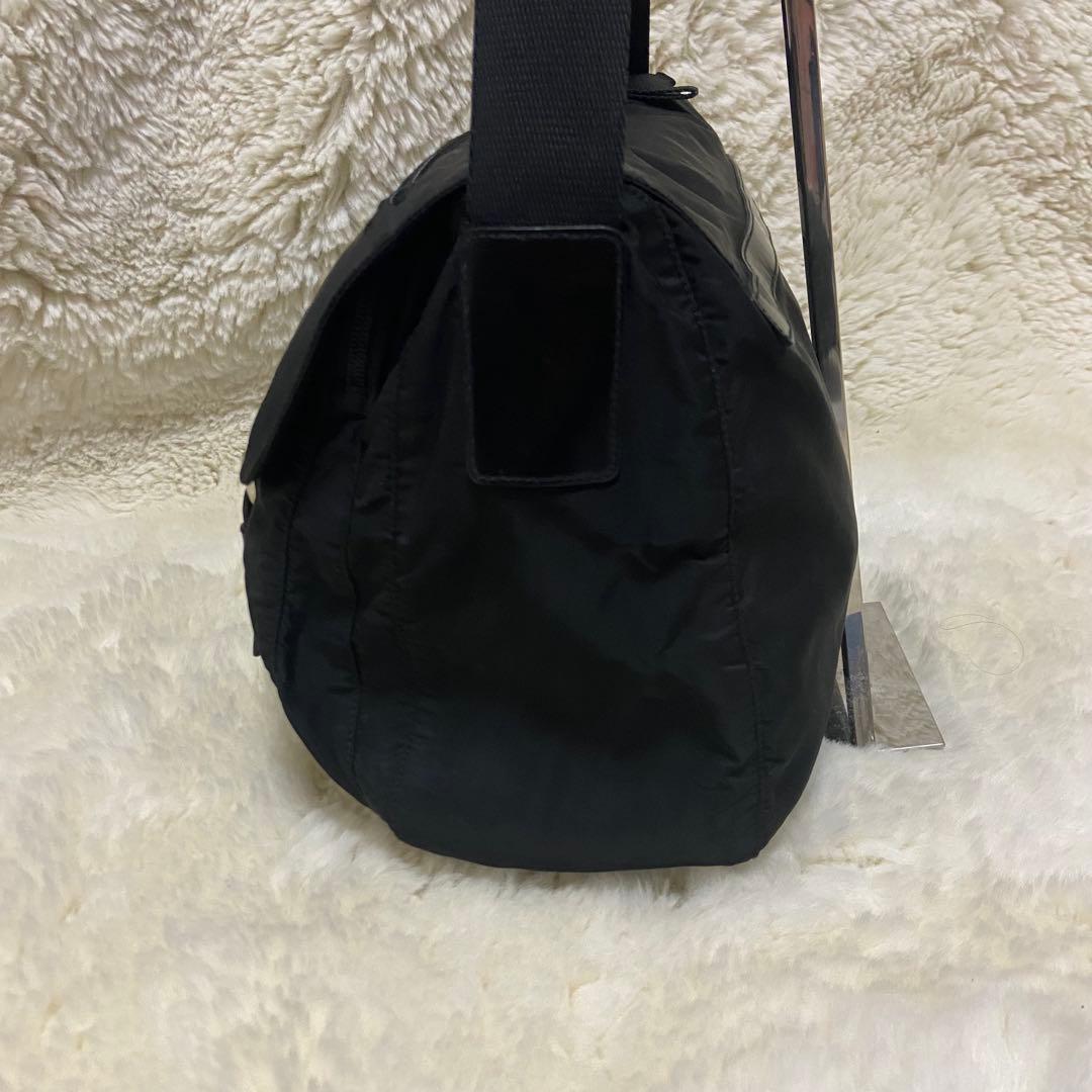 PRADA プラダ メッセンジャーバッグ ショルダーバッグ 三角ロゴ 黒