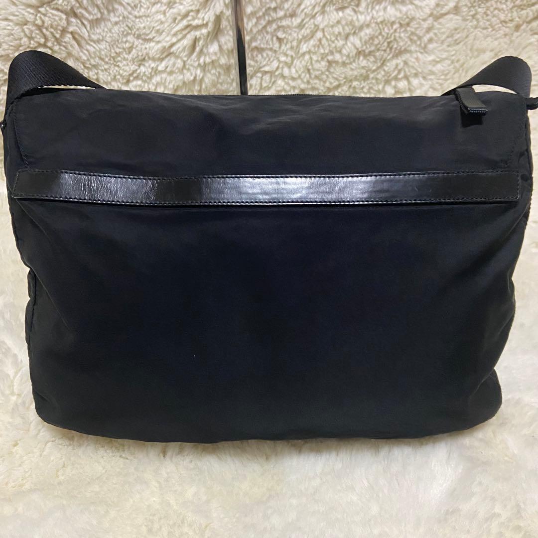 PRADA プラダ メッセンジャーバッグ ショルダーバッグ 三角ロゴ 黒