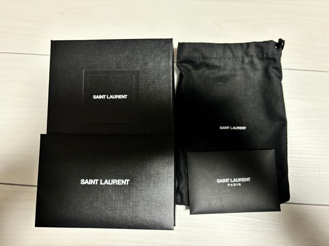 美品】SAINT LAURENT サンローラン財布二つ折り 黒 星柄 スター