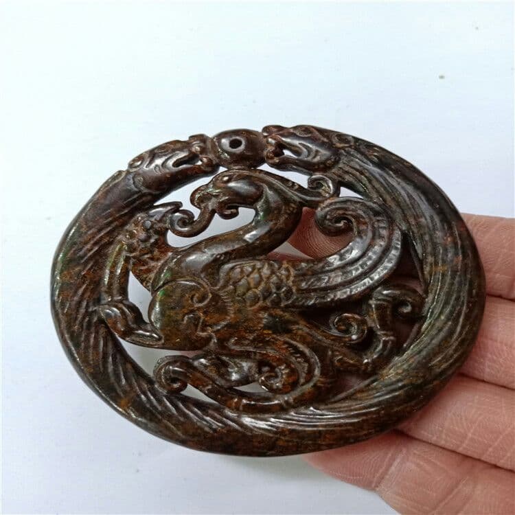 石四大神獣、青龍、朱雀、玄武、白虎の両面に玉璧が彫られ