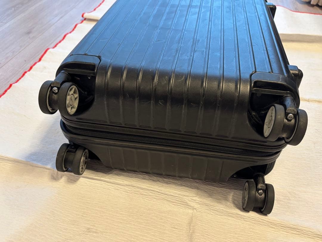 t*m様 リモワ　エッセンシャル　キャビンS