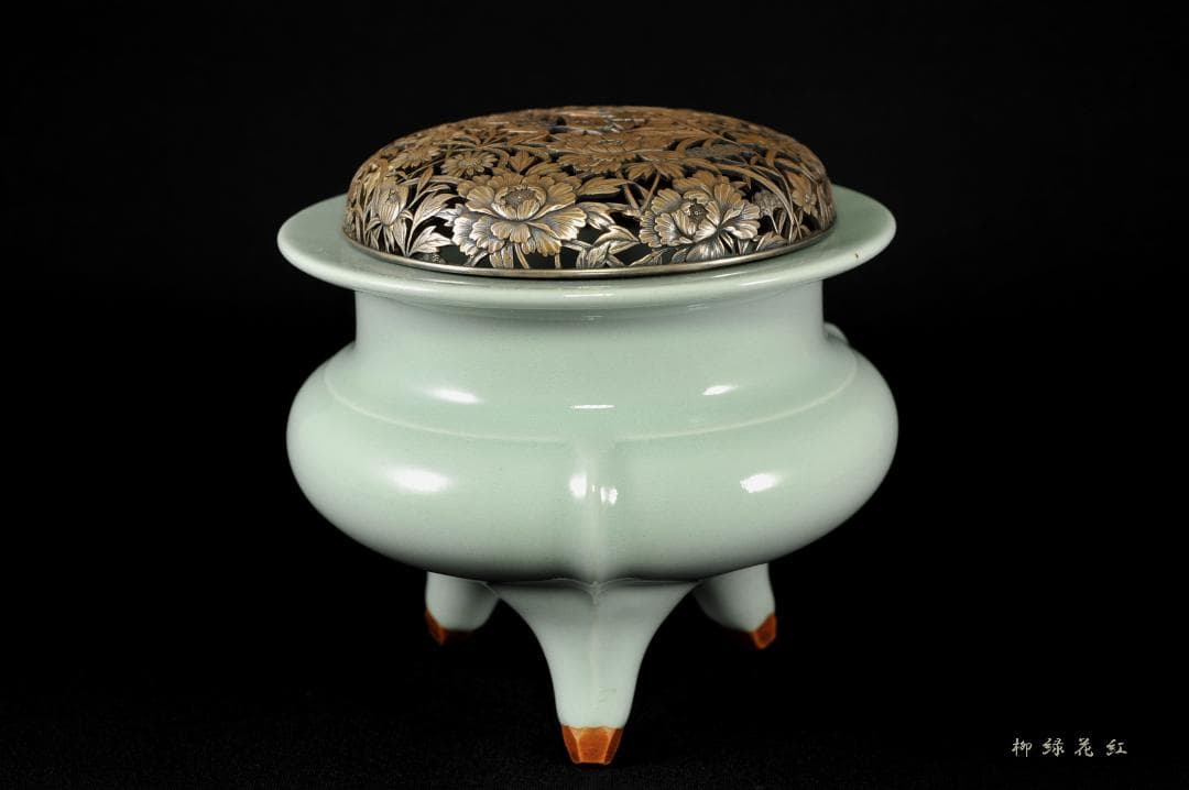 初代 諏訪蘇山 青磁 袴腰 香炉 共箱 四季草花銀火屋 約142g 帝室技芸員