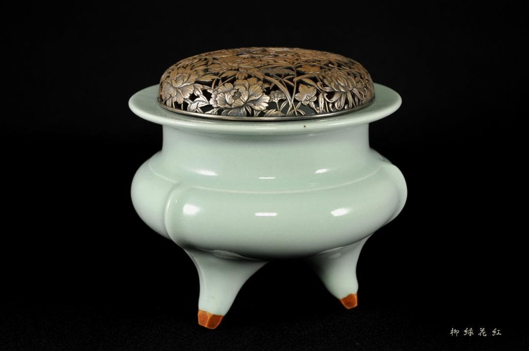 初代 諏訪蘇山 青磁 袴腰 香炉 共箱 四季草花銀火屋 約142g 帝室技芸員