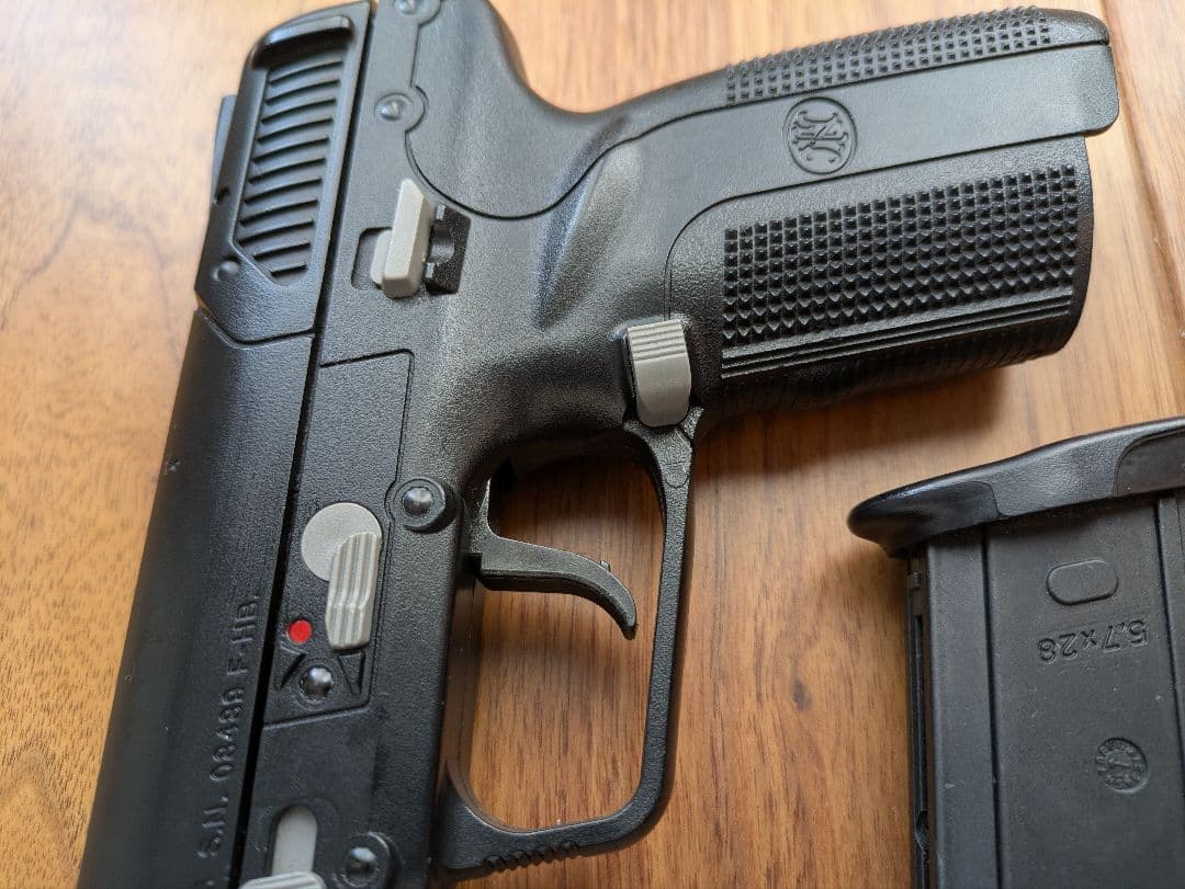 東京マルイ　FN5-7　FNファイブセブン ガスブローバックガン