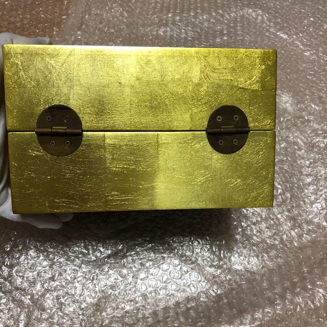 ジュエリーボックス　宝石箱￼ 漆器　　新品未使用￼金色 トンボ装飾付き