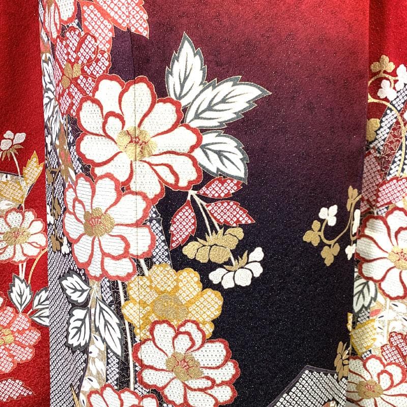 511z46〇小柄な方にも 金通し 振袖 金彩 花 赤 黒〇美