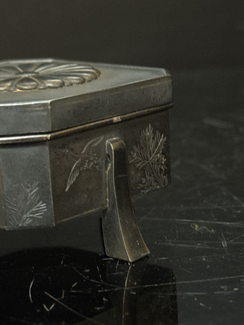 純銀 菊紋付 足付 ボンボニエール 箱 約87.5g - メルカリ